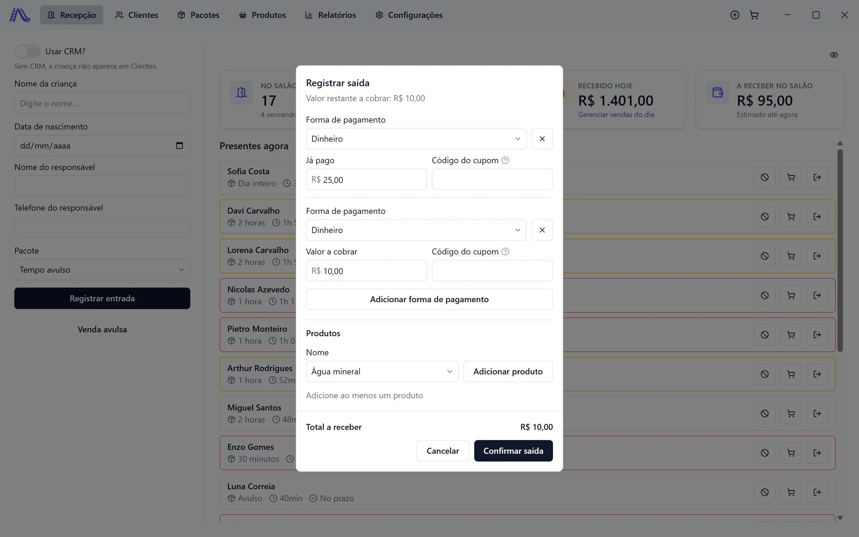 Janela Registrar saída: o pacote de R$ 25,00 aparece como Já pago em dinheiro, o Valor restante a cobrar é R$ 10,00 e o Total a receber, R$ 10,00