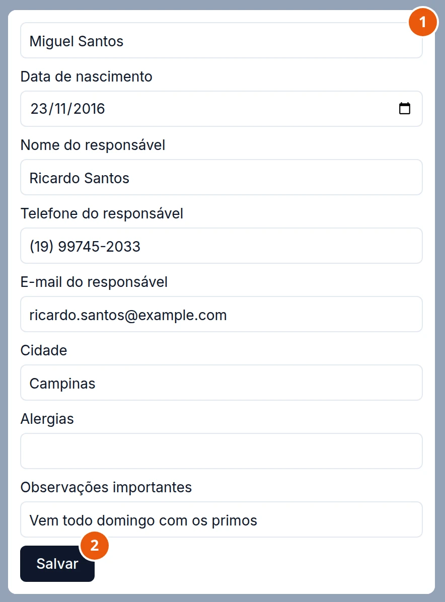 Gaveta Detalhes do cliente de Miguel Santos, a partir do nome da criança: os campos Data de nascimento, Nome do responsável, Telefone do responsável, E-mail do responsável, Cidade, Alergias e Observações importantes preenchidos, e o botão Salvar.